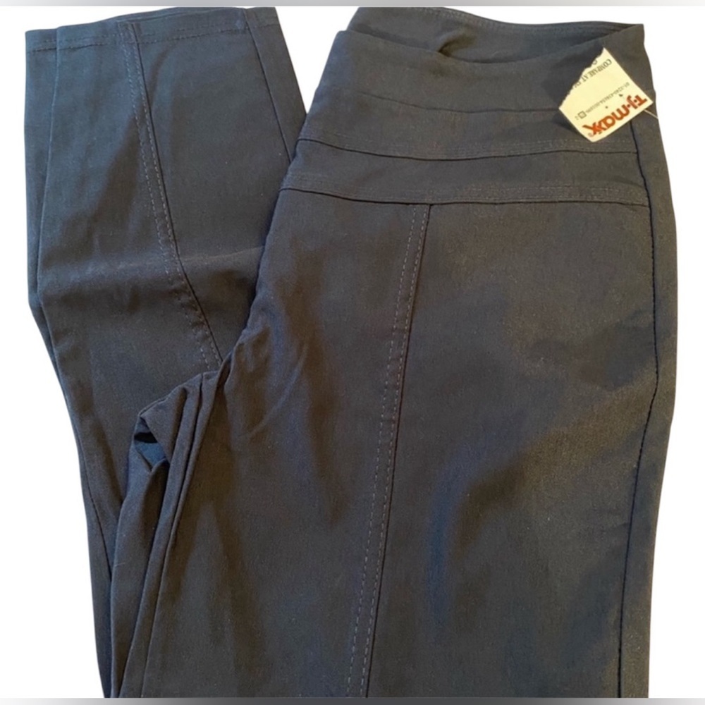 Studio Point black straight leg pants. NWT. Sz M